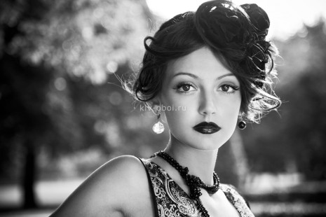 Фотообои девушка в парке
