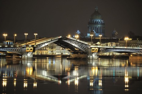 Фотообои разводной мост вечером