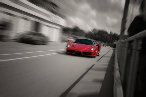 Фотообои красный автомобиль